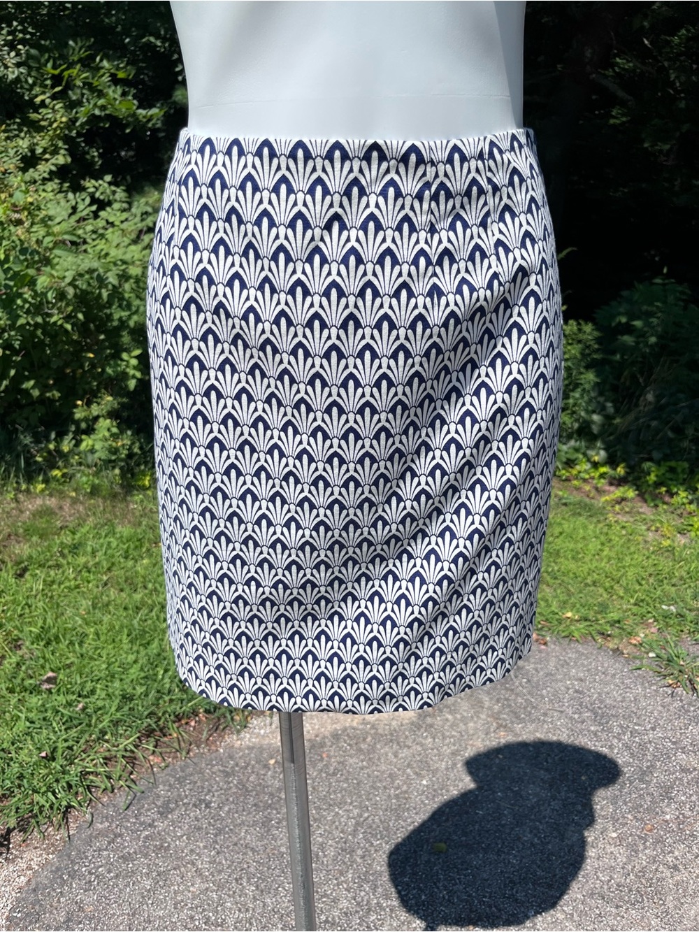 Talbots lined art deco fan print blue and white skirt size 8